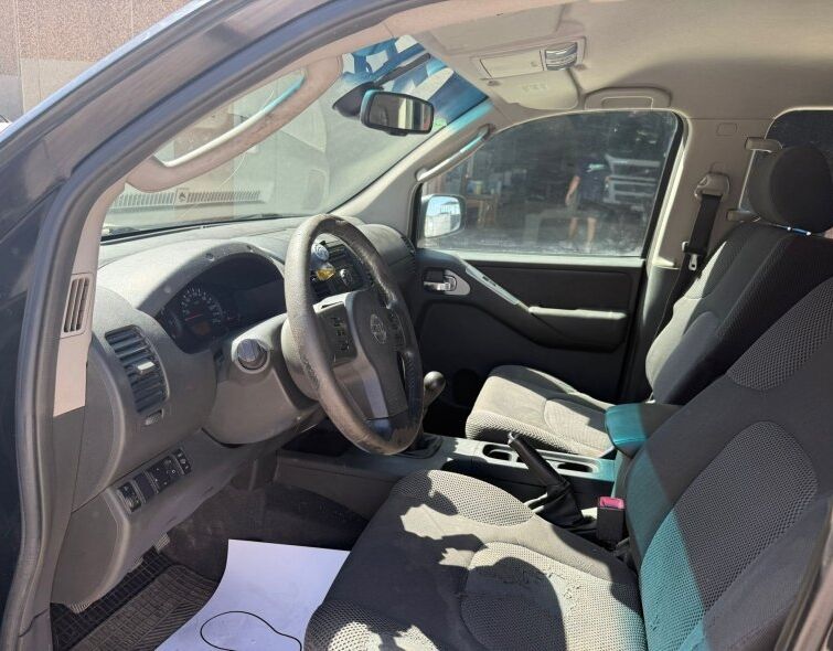 NISSAN NAVARA D40